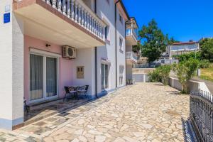 Haustierfreundliches Apartment nur 470 Meter zum Strand mit Babybett und Hochstuhl