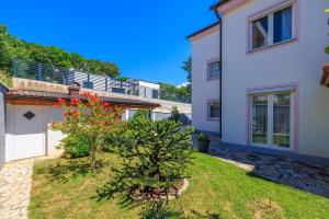 Haustierfreundliches Apartment nur 470 Meter zum Strand mit Babybett und Hochstuhl