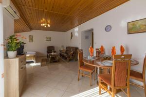 Idyllisches Apartment nur 470 Meter zum Strand mit Meerblick, Babybett - Hunde willkommen