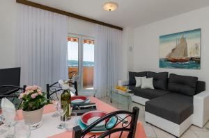 Helles Apartment nur 430 Meter zum Strand mit Meerblick, Garage, Waschmaschine