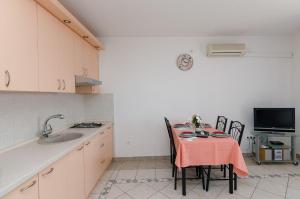 Helles Apartment nur 430 Meter zum Strand mit Meerblick, Garage, Waschmaschine