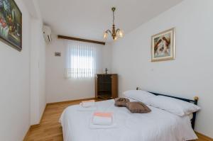 Helles Apartment nur 430 Meter zum Strand mit Meerblick, Garage, Waschmaschine