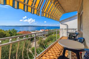 Großes Apartment nur 400 Meter zum Strand mit Meerblick, Grillplatz, WiFi, Klima