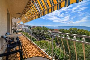 Großes Apartment nur 400 Meter zum Strand mit Meerblick, Grillplatz, WiFi, Klima