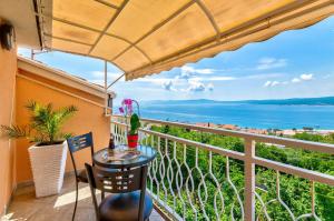 Lichtdurchflutetes Apartment nur 500 Meter zum Strand mit Meerblick, Grill, Parkplatz, WiFi
