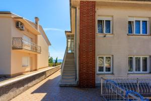 Komfortables Apartment nur 400 Meter zum Strand mit Meerblick, Grillbereich, Klima