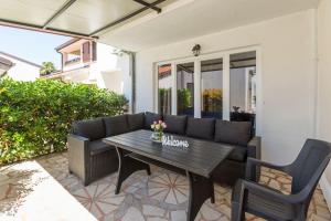 Malerisches, hundefreundliches Ferienhaus nur 400 Meter zum Strand mit BBQ, Babybett