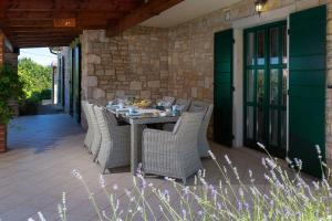 Mediterrane Villa mit Privatpool, Grill, Tischtennis und unweit des Radwegs Parenzana