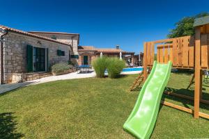 Mediterrane Villa mit Privatpool, Grill, Tischtennis und unweit des Radwegs Parenzana