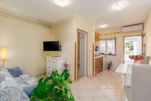 Lauschiges Apartment nur 400 Meter zum Strand mit Parkplatz, Waschmaschine, Garten