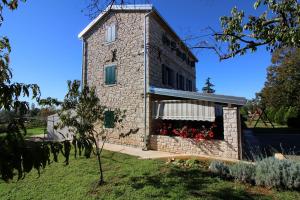 Authentisches Steinhaus mit Garten, Grill, Spielplatz, Trampolin