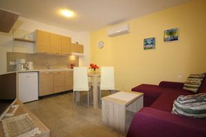 Authentisches Steinhaus mit Garten, Grill, Spielplatz, Trampolin