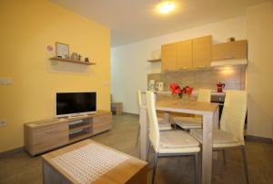 Authentisches Steinhaus mit Garten, Grill, Spielplatz, Trampolin