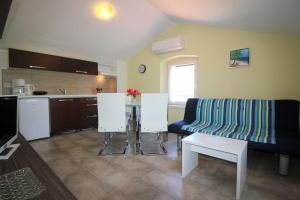 Authentisches Steinhaus mit Garten, Grill, Spielplatz, Trampolin