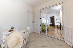 Malerisches Apartment nur 150 Meter zum Strand mit Privatparkplatz, Grill, Klima