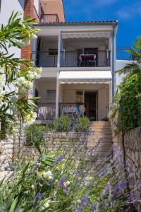 Malerisches Apartment nur 150 Meter zum Strand mit Privatparkplatz, Grill, Klima