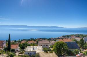 Traumhaftes Apartment mit beeindruckendem Meerblick und mediterranem Garten
