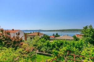 Einzigartiges Apartment nur 200 Meter zum Sandstrand mit Meerblick, Parkplatz, Liegen, Klima