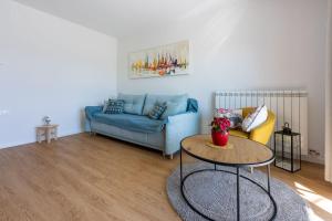 Einzigartiges Apartment nur 200 Meter zum Sandstrand mit Meerblick, Parkplatz, Liegen, Klima