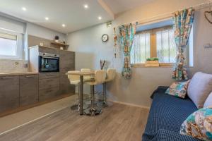 Besonderes Apartment nur 200 Meter zum Sandstrand mit Parkplatz, Liegen, Meerblick