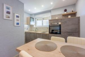 Besonderes Apartment nur 200 Meter zum Sandstrand mit Parkplatz, Liegen, Meerblick