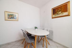 Beschauliches Apartment nur 300 Meter zum Strand mit Garten und Grill