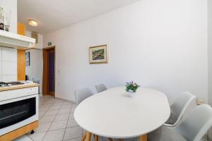 Beschauliches Apartment nur 300 Meter zum Strand mit Garten und Grill