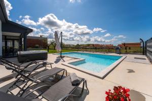 Beeindruckende Villa mit Sauna, Privatpool, Whirlpool, Panorama Meerblick