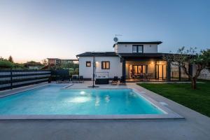 Beeindruckende Villa mit Sauna, Privatpool, Whirlpool, Panorama Meerblick