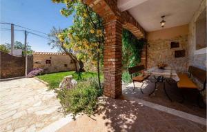 Rustikales und authentisches Ferienhaus mit BBQ, Babybett und hundefreundlich