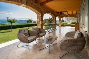 Atemberaubende Villa mit herrlichem Panoramablick, Privatpool, Kinderschaukel, BBQ