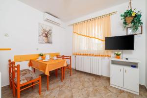 Malerisches Apartment mit traumhaften Meerblick, Grillplatz, Garten, Waschmaschine