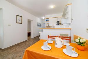 Malerisches Apartment mit traumhaften Meerblick, Grillplatz, Garten, Waschmaschine