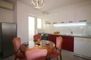 Charmantes Apartment direkt an der Promenade von Porec mit Meerblick