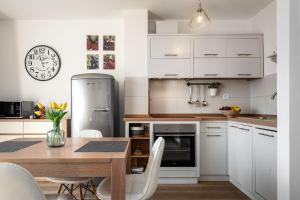 Luxusapartment mit Meerblick nur 50 Meter zum Yachthafen, 300 Meter zum Strand