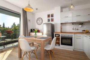 Luxusapartment mit Meerblick nur 50 Meter zum Yachthafen, 300 Meter zum Strand