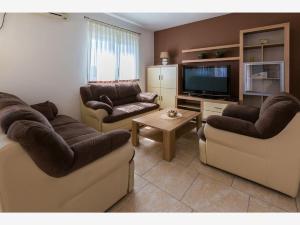 Besonderes Apartment mit Pool, Grillplatz, Waschmaschine, Meerblick, Klima