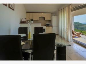 Besonderes Apartment mit Pool, Grillplatz, Waschmaschine, Meerblick, Klima