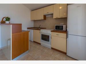 Besonderes Apartment mit Pool, Grillplatz, Waschmaschine, Meerblick, Klima