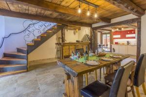 Idyllisches Ferienhaus mit Privatpool, Meerblick und Flughafentransfer