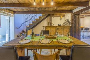 Idyllisches Ferienhaus mit Privatpool, Meerblick und Flughafentransfer