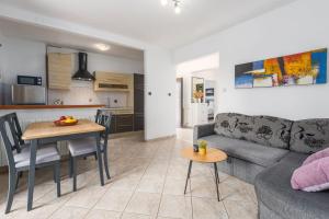Hundefreundliches Apartment mit Pool, Kinderspielplatz, Outdoor-Kueche, Grill
