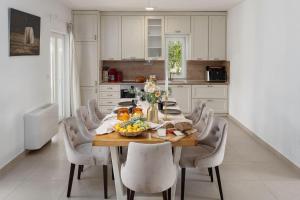 Traumhafte Villa mit Meerblick, Privatpool, Babybett, BBQ-Bereich, Waschmaschine