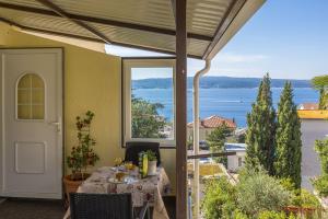 Besonderes Apartment nur 200 Meter zum Sandstrand mit Meerblick, Parkplatz, Klima