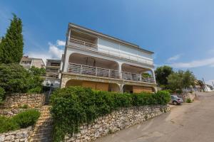 Hundefreundliches Apartment nur 120 Meter zum Strand mit Meerblick und Parkplatz