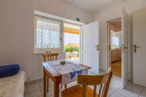 Hundefreundliches Apartment nur 120 Meter zum Strand mit Meerblick und Parkplatz