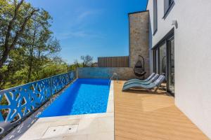 Atemberaubende Villa am Liebespfad mit Privatpool, Meerblick, Moskitonetzen, BBQ-Bereich