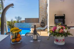 Atemberaubende Villa am Liebespfad mit Privatpool, Meerblick, Moskitonetzen, BBQ-Bereich