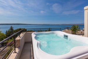 Modernes Apartment nur 100 Meter zum Strand mit Sauna, Whirlpool, Meerblick
