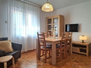 Helles Apartment mit idyllischem Grillplatz, Babybett, Privatparkplatz
